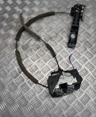 Nissan X-Trail T32 Front door lock 