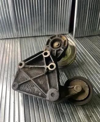 Volkswagen II LT Generator/alternator belt tensioner 074145169C