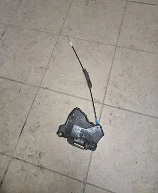 Toyota Corolla Verso AR10 Front door lock 