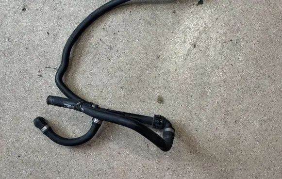 BMW X6 E71 Engine coolant pipe/hose 7576380