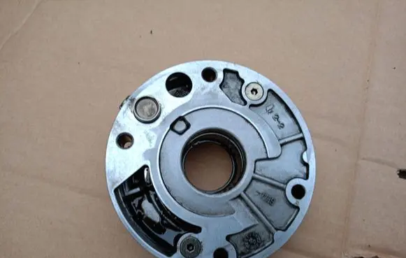 Volvo XC90 Oil pump 3063737