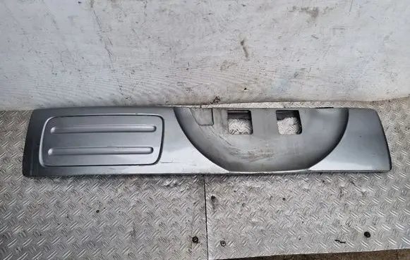 Tailgate trim