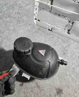 Mercedes-Benz CLS C257 Coolant expansion tank/reservoir A2055000049