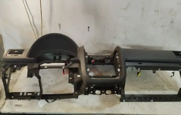 Volkswagen Golf V Dashboard 