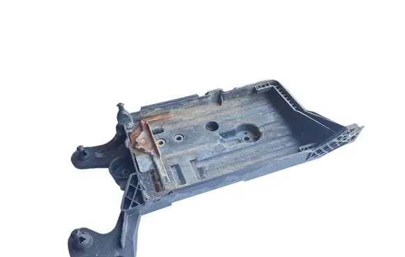 Volkswagen PASSAT B8 Battery tray 5Q0915321H 5Q0915331J