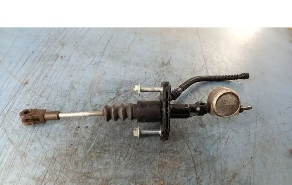 Opel Astra G Clutch master cylinder