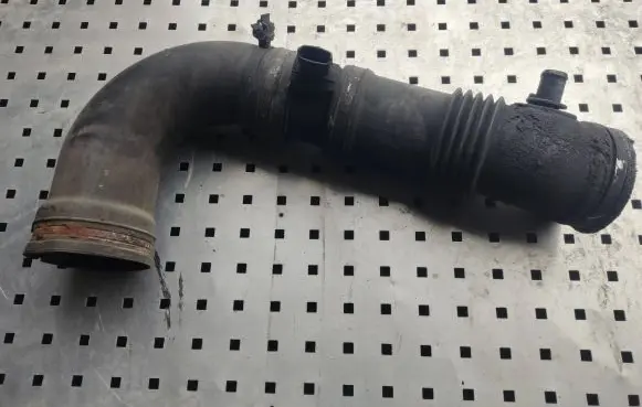 Iveco Daily 35 - 40.10 Air intake duct part 504134674