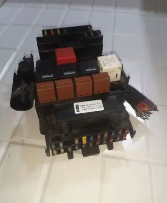 Ford Ka Fuse module 94FG14A073AA 5S5T14401RAE