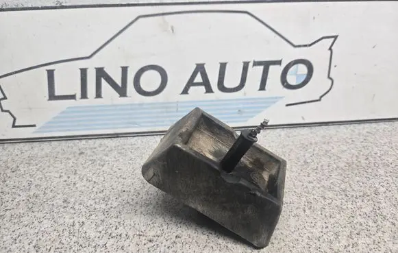 BMW X3 E83 Jacking socket point 8268885