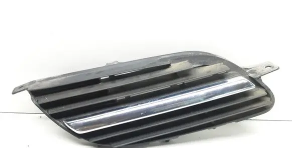 Nissan Almera Tino Front bumper lower grill 9381M020