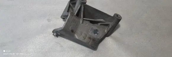 Volvo XC90 Engine mounting bracket 31430470
