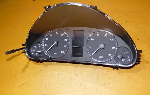 Mercedes-Benz C W203 Speedometer (instrument cluster)