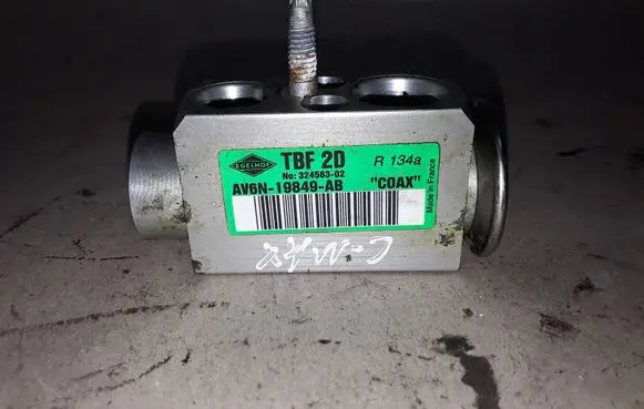 Ford Focus Air conditioning (A/C) expansion valve AV6N19849AB AV6N19849 32456302