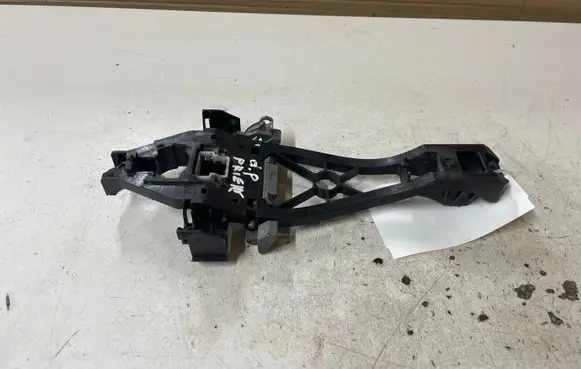 Rear door exterior handle/bracket
