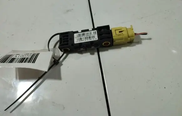 Mitsubishi Colt Airbag deployment crash/impact sensor PMR587419