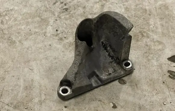 BMW 3 E90 E91 A/C compressor mount bracket 7792318