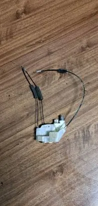 Subaru Legacy Front door lock 05623