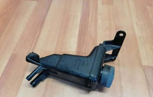 Audi A4 S4 B7 8E 8H Power steering fluid tank/reservoir 8E0422373B 8E0422371B 8E0422376