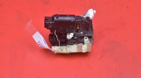 Dacia Dokker Front door lock