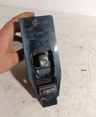 Volvo S60 Electric window control switch 8682837