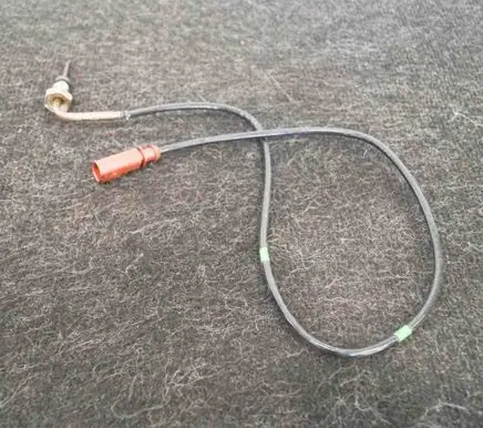 Volkswagen PASSAT B8 Oil temperature sensor 04L906088BB