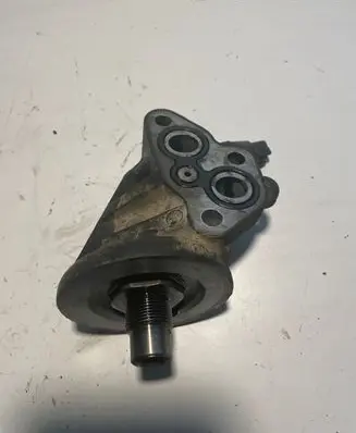 Toyota RAV 4 (XA20) Oil filter mounting bracket