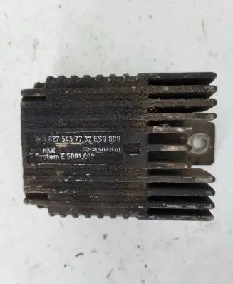 Mercedes-Benz E W210 Fan control module A0275457732 E5001002