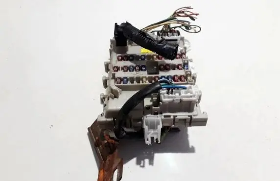 Nissan Almera N16 Fuse box set 243505M300 0207001