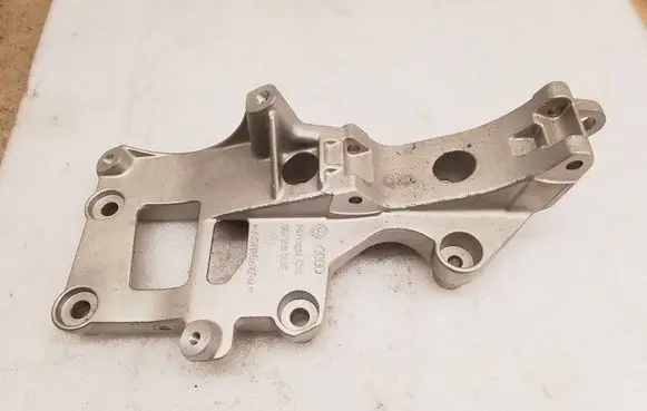 Engine mounting bracket
