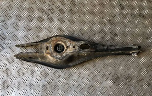 Volkswagen PASSAT B8 Rear upper control arm/wishbone 3Q0505311E