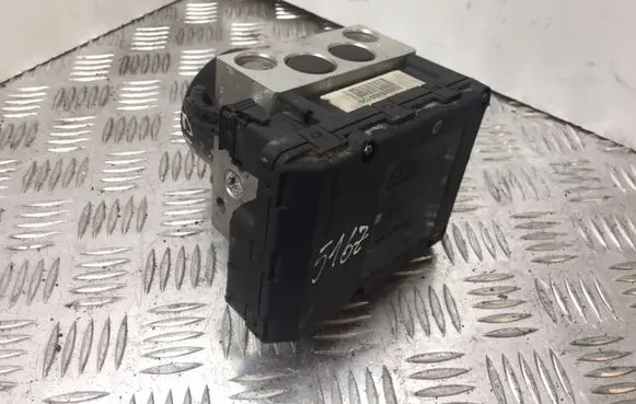 Volkswagen Golf IV ABS Pump 1J0907379P 5167 1J0614117D