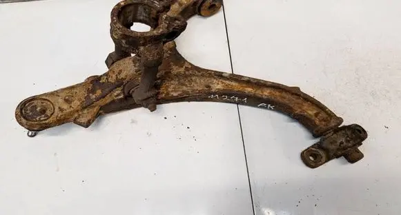 Jeep Grand Cherokee (WK) Front lower control arm/wishbone 