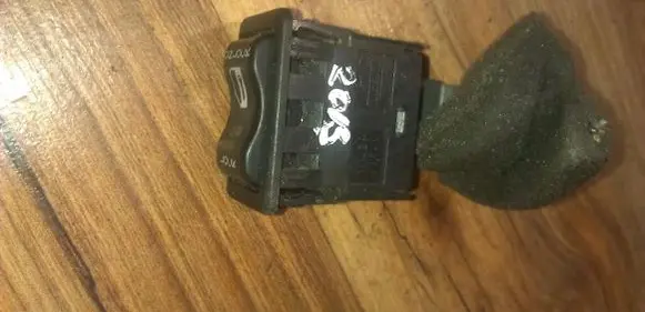 Nissan Primera Electric window control switch