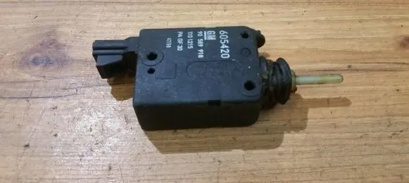 Opel Zafira A Central locking motor 90589918 605420