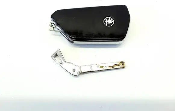 Skoda Octavia Mk4 Ignition key/card 