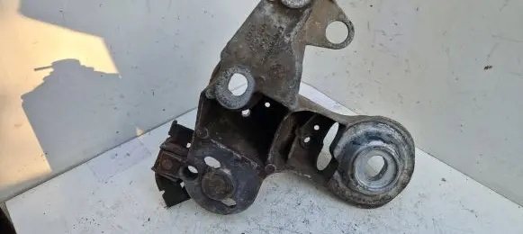 Audi A4 S4 B5 8D Engine mounting bracket 4b0199352b