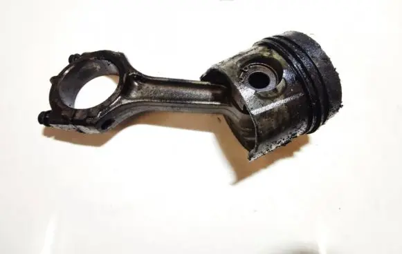 Renault Scenic I Piston with connecting rod