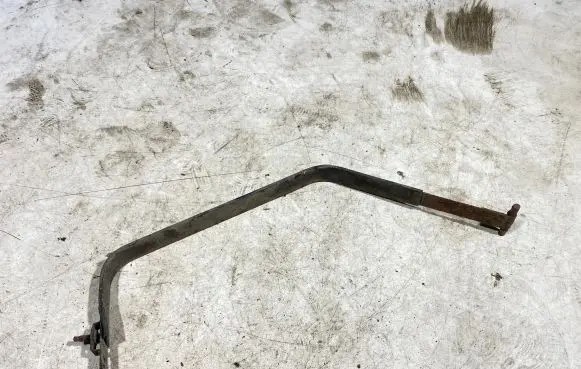 Fuel tank mounting bracket