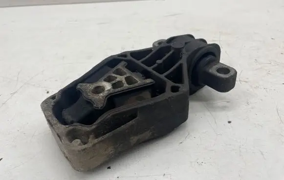 Mercedes-Benz CLA C117 X117 W117 Engine mount bracket A2462401209