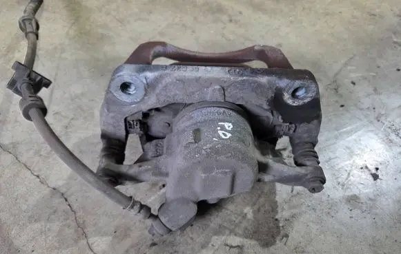 Peugeot 308 Front brake caliper 6C837C 77TGX80556561B