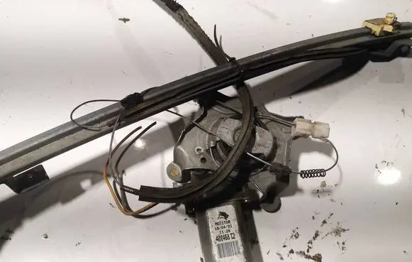 Renault Scenic I Front door window regulator motor 400468T2