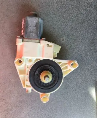 Mercedes-Benz E W212 Front door window regulator motor A2048200142 971133100