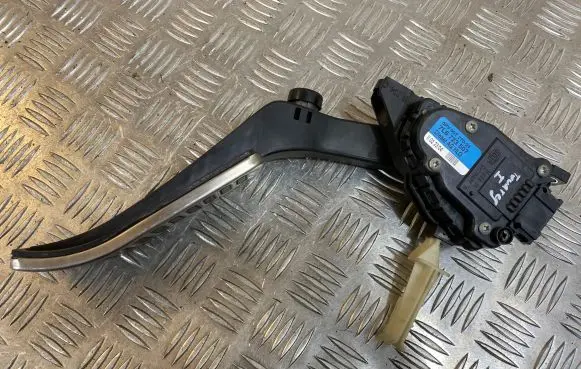 Volkswagen Touareg I Accelerator throttle pedal 7L6723507 6PV00777024
