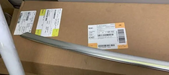 BMW X2 F39 Front door glass trim molding 51337420810 7420810 3818