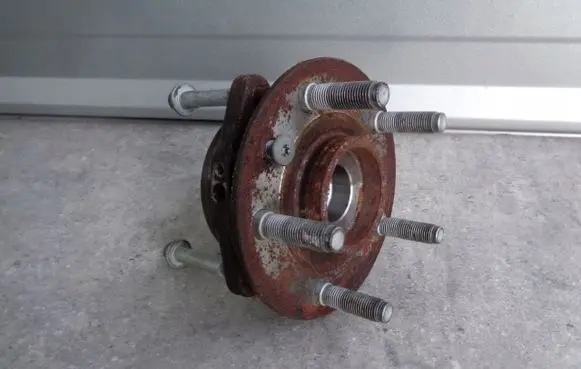 Jeep Wrangler Rear wheel hub