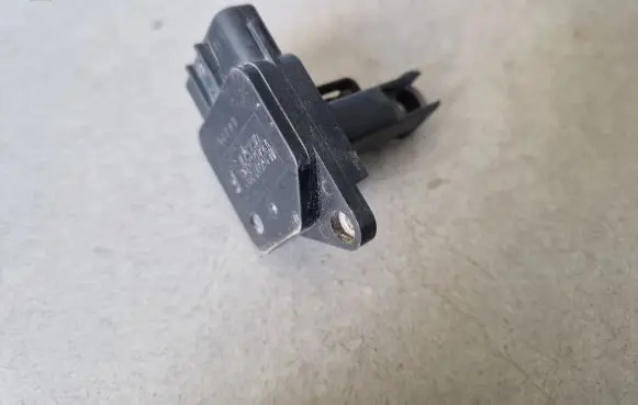 Mitsubishi L200 Mass air flow meter MR547077