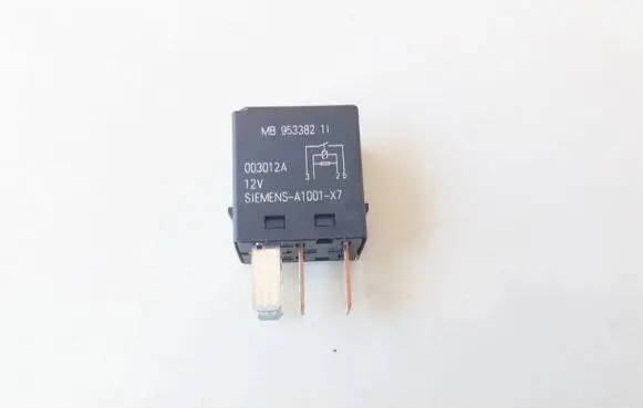 Mitsubishi Carisma Other relay mr9533821l mr953382