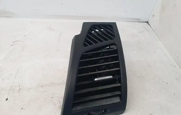 BMW 1 E81 E87 Dashboard side air vent grill/cover trim 5160705918712 P0101171
