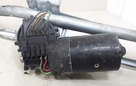 Volkswagen PASSAT B5 Wiper motor 8D1955113B