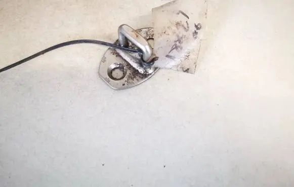 Audi Q7 4L Rear door lock loop/hook striker 8z0837033